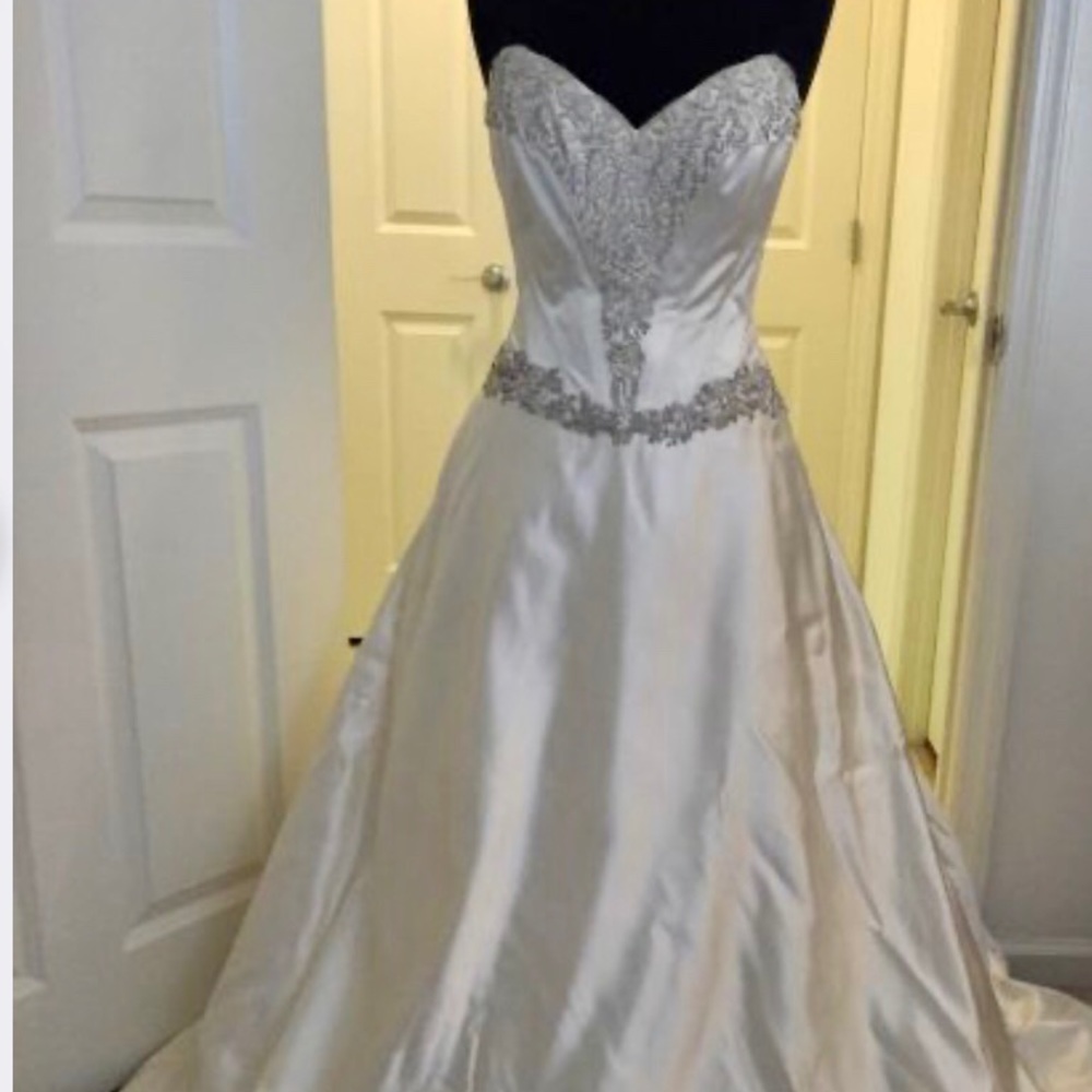Stunning Ines Di Santo Wedding Gown, Sz. 10